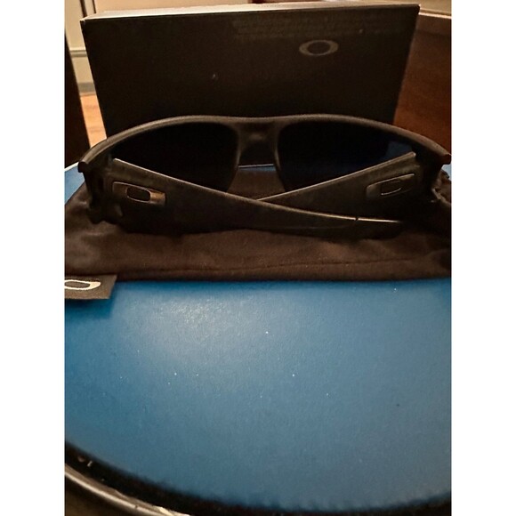 NWT Oakley OO9239-06 Crankshaft Sunglasses Matte Black / Black Iridium Polarized - Picture 2 of 6